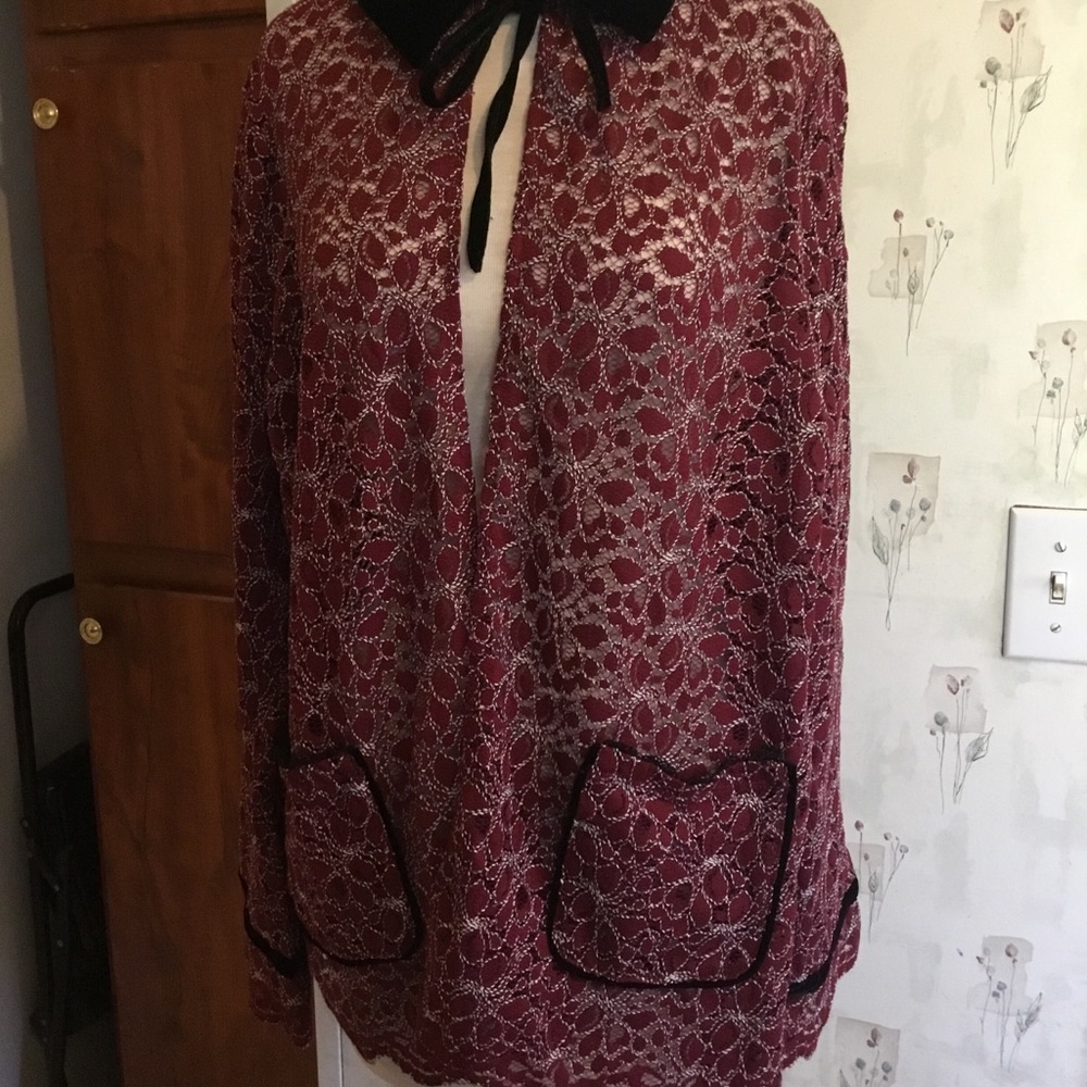 Elegant Lace Cardigan with Black Velvet Accents - Picture 2 of 9